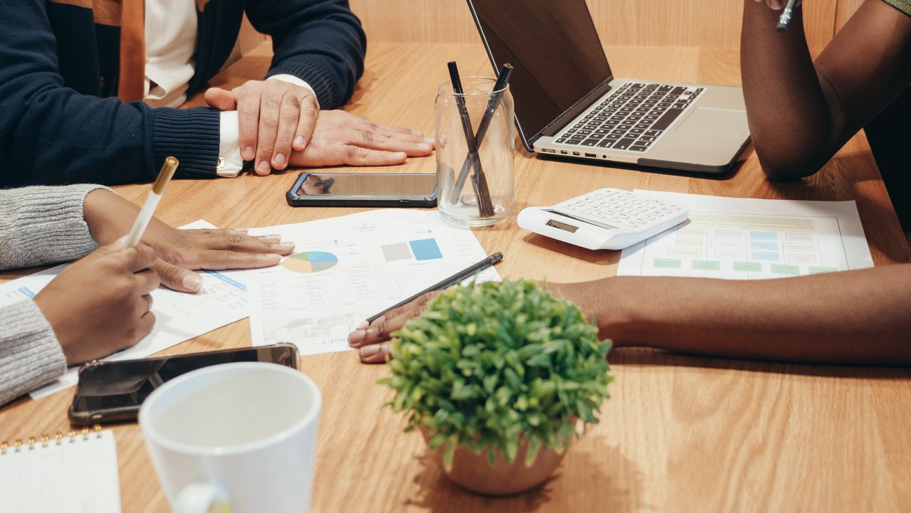 Autónomo societario: guía práctica de cuotas y obligaciones fiscales