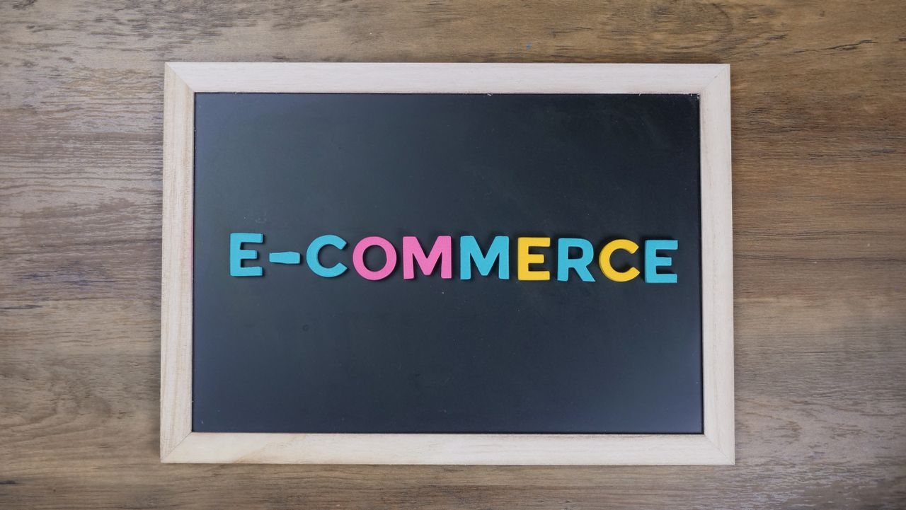 Factura e-commerce: requisitos para ventas online y dropshipping